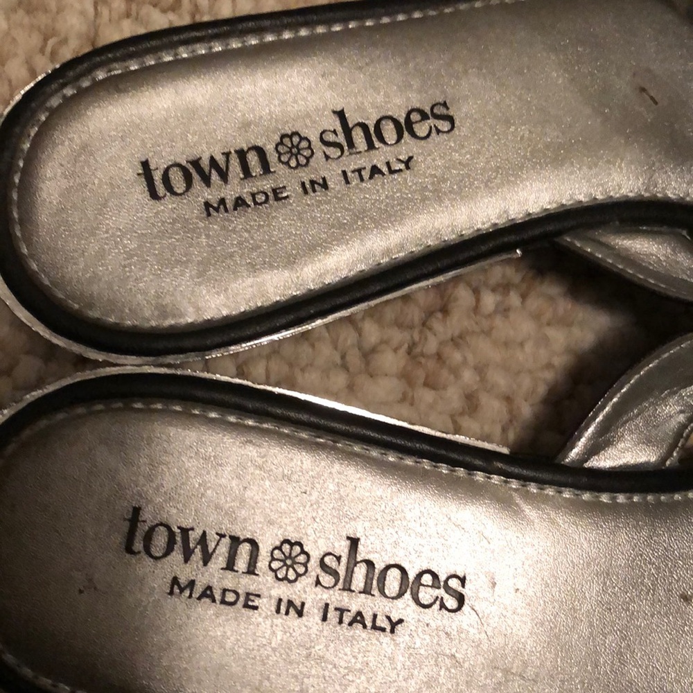 Used slippers - Picture 3 of 4